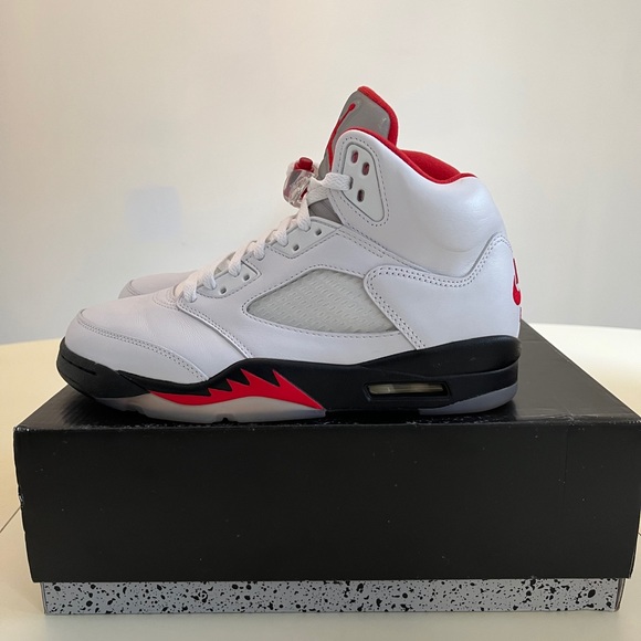 Nike Air Jordan 5 Fire Red 2020 - Picture 4 of 10